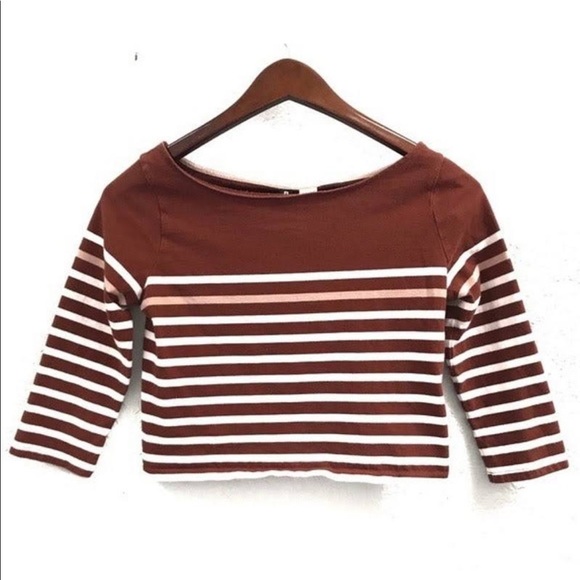 Urban Outfitters cropped 3/4 sleeve top - Picture 2 of 6